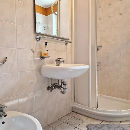 San Lorenzo Apartment *